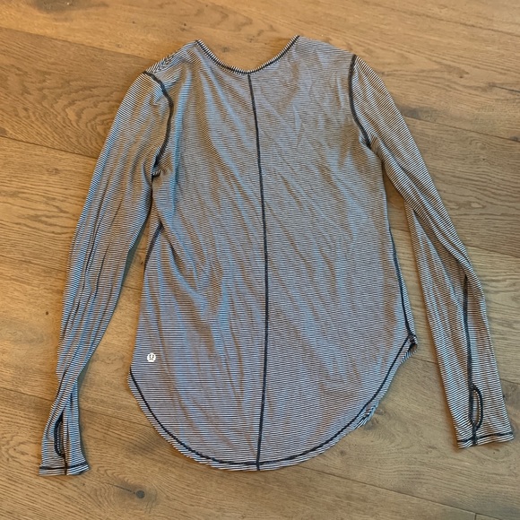 Lululemon Long Sleeve Tee w/ Thumbholes - Picture 2 of 2